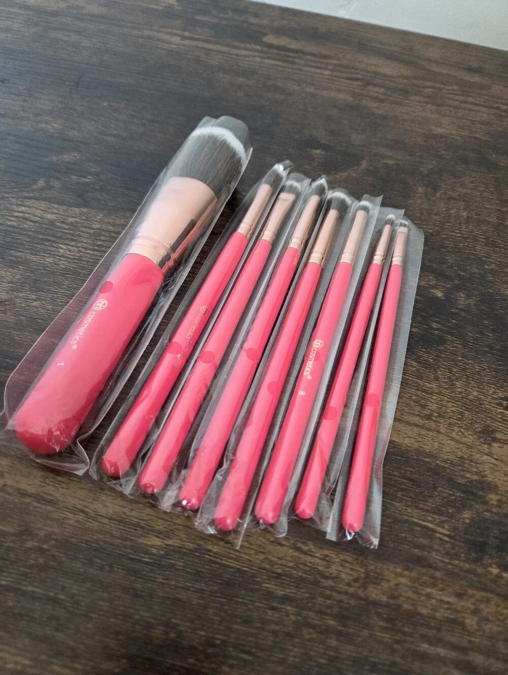 NEW BH Cosmetics Makeup Brush Set Of 8 Brushes Pink Various Sizes Cosmetology